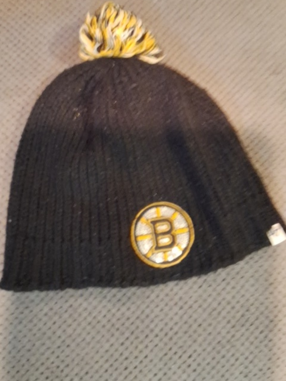 Mens Black Boston Bruins Pom Beanie